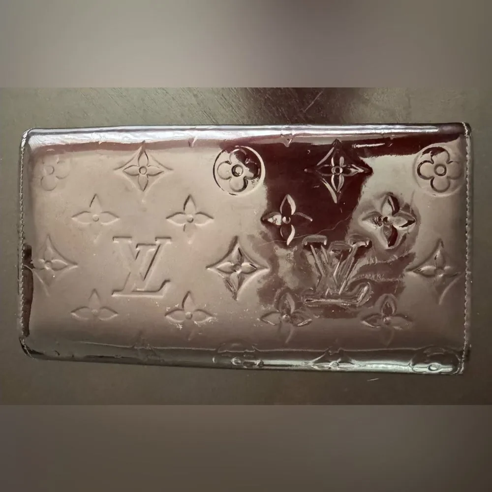 Louis Vuitton Vernis Amarant Sarah Wallet